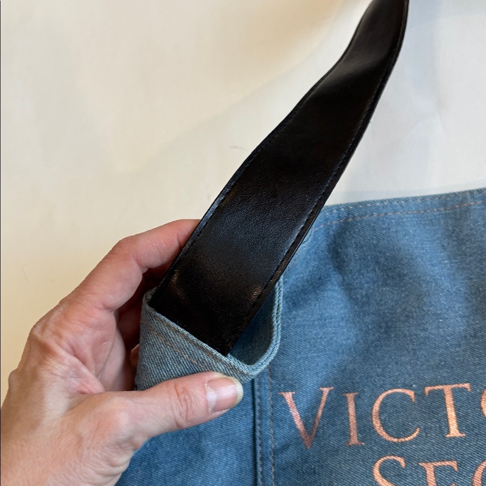 Victoria’s Secret Denim Blue Tote Black Straps Stud Detail Logo Bag - Picture 9 of 15